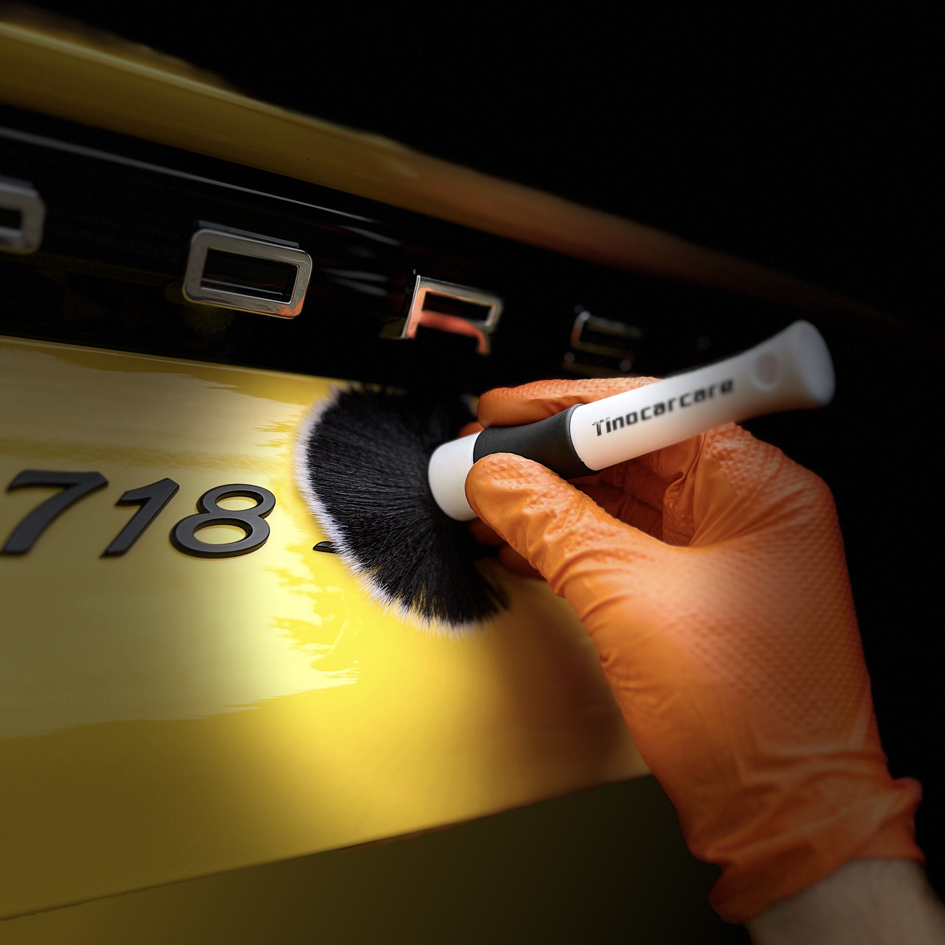 tino_detailing_white_brush_small_exterior_835de583-828e-4d12-a7b1-737fa6cd3e1a.png